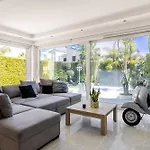 Elegant With Pool Luxury 4*