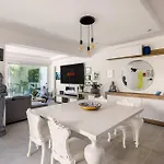 Gasthuis Elegant With Pool Luxury Carini