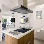 Elegant With Pool Luxury 4*
