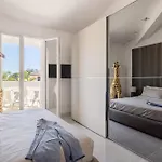 Gasthuis Elegant With Pool Luxury