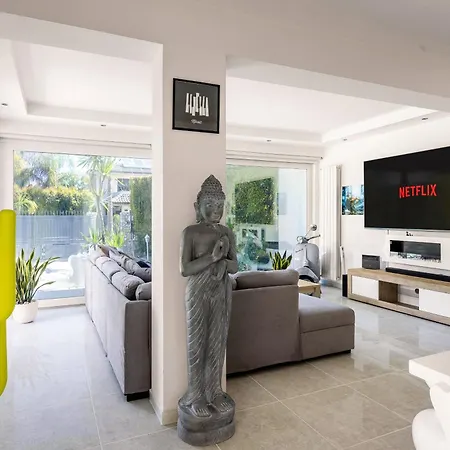 Elegant With Pool Luxury Konukevi Carini