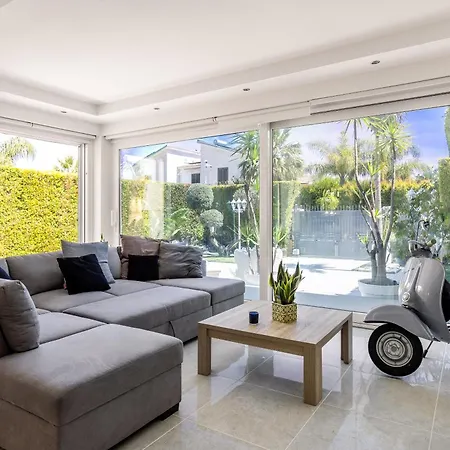 Elegant With Pool Luxury 4*