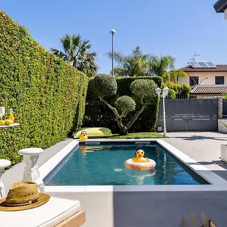 Elegant With Pool Luxury Konukevi 4*