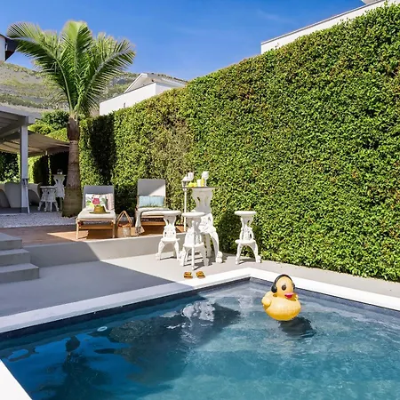 Elegant With Pool Luxury Konukevi 4*