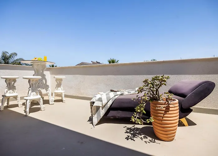 Elegant With Pool Luxury בית הארחה 4*