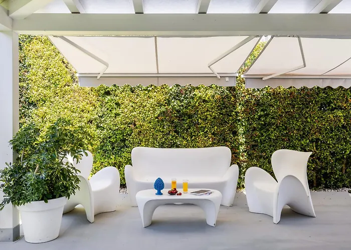 Gasthuis Elegant With Pool Luxury