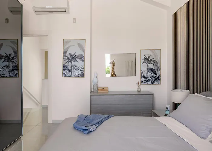 Elegant With Pool Luxury 4*