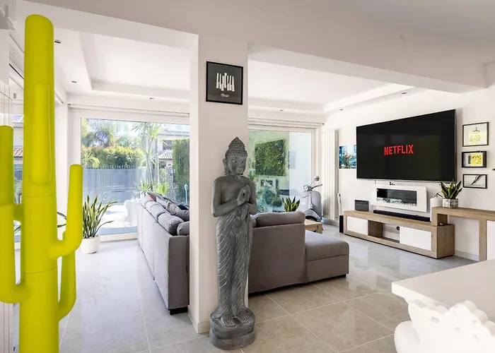 Elegant With Pool Luxury Gasthuis Carini