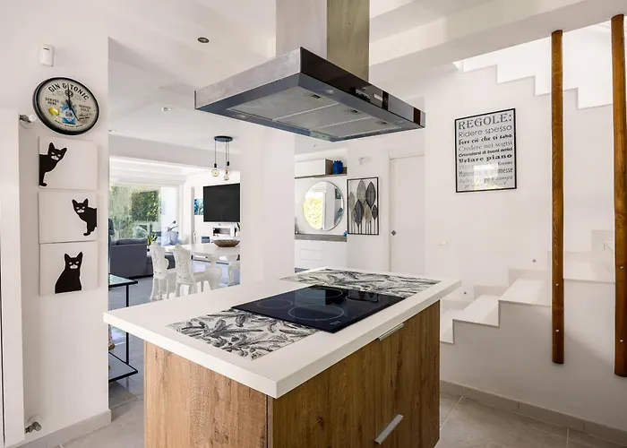 Elegant With Pool Luxury 4*