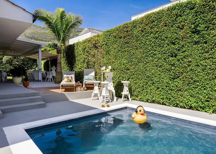 Elegant With Pool Luxury Gasthuis 4*