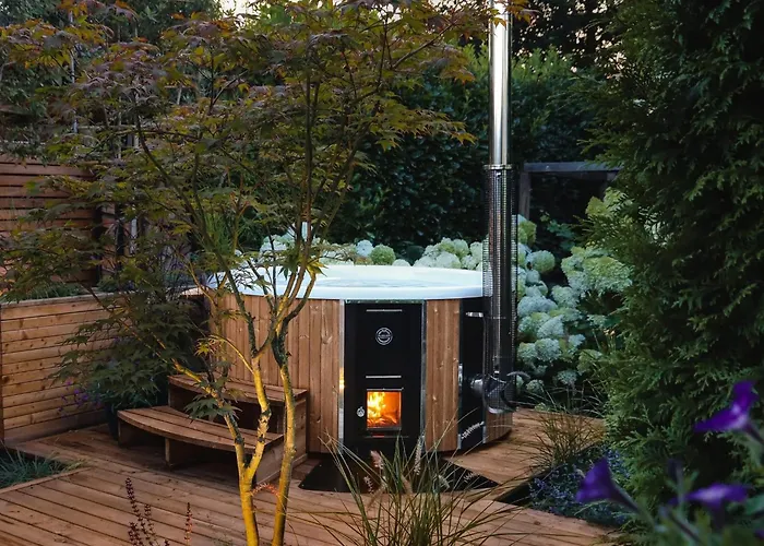 בית הארחה Elegant With Pool Luxury 4*