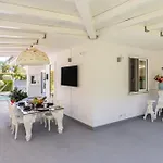 Elegant With Pool Luxury קאריני