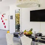 Elegant With Pool Luxury 4*