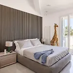 Pensión Elegant With Pool Luxury