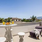 Elegant With Pool Luxury 4* קאריני