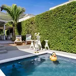 Elegant With Pool Luxury Pensión 4*