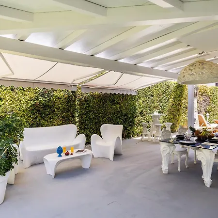 Elegant With Pool Luxury בית הארחה 4*