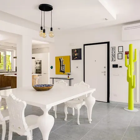 Elegant With Pool Luxury בית הארחה 4*