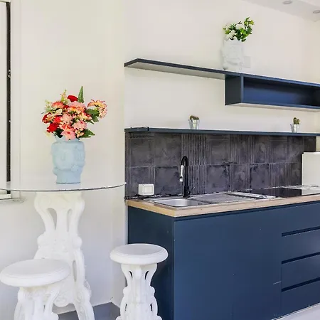 Elegant With Pool Luxury קאריני